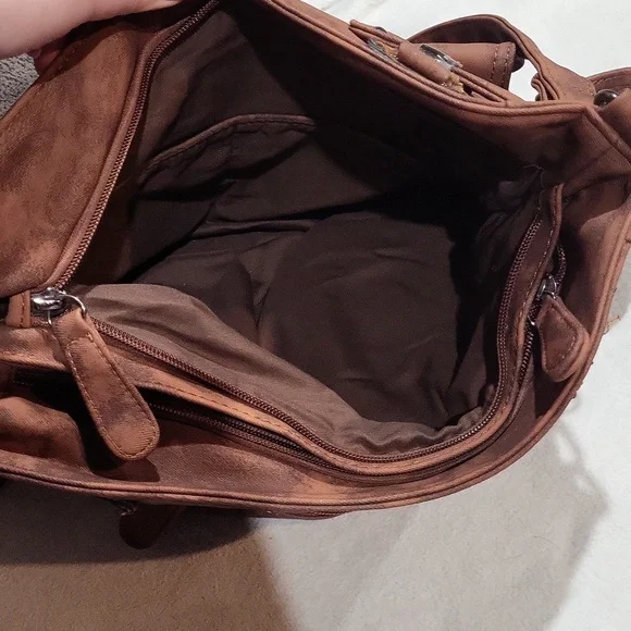 KL928 Crossbody Bag - Picture 10 of 16